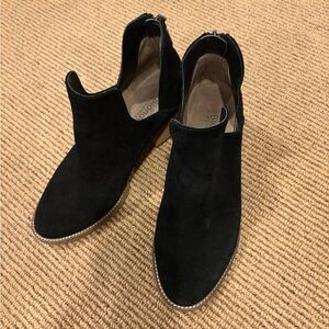 Blondo Black Suede Booties Slip-On Style w back zipper